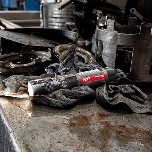 Milwaukee REDLITHIUM USB 1100L Twist Focus Flashlight L4B3