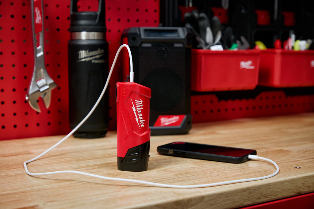 Milwaukee M12 Travel Charger Gen 2 M12 TC2-0